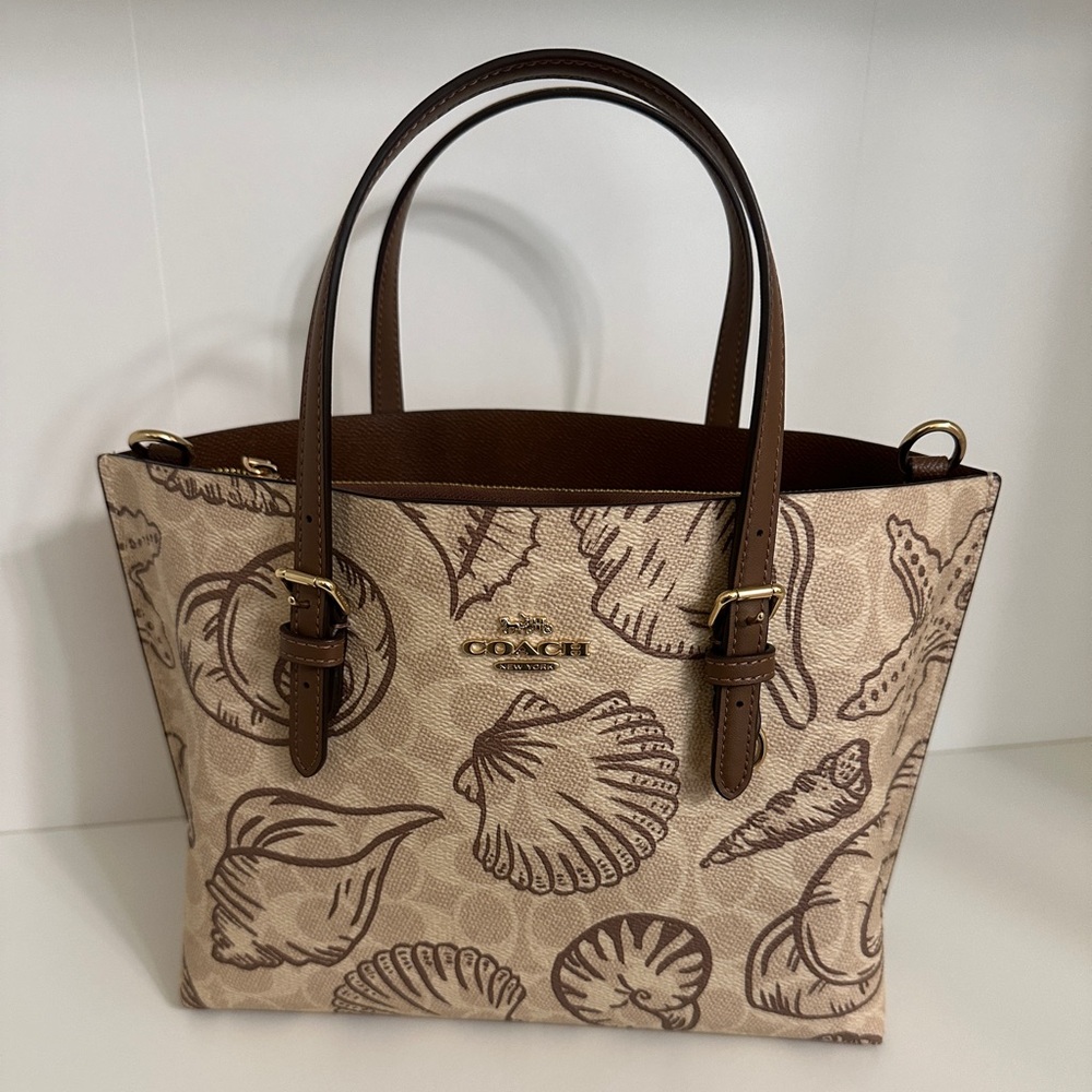 Mollie Tote Bag 25 In Signature Canvas With Shell Print